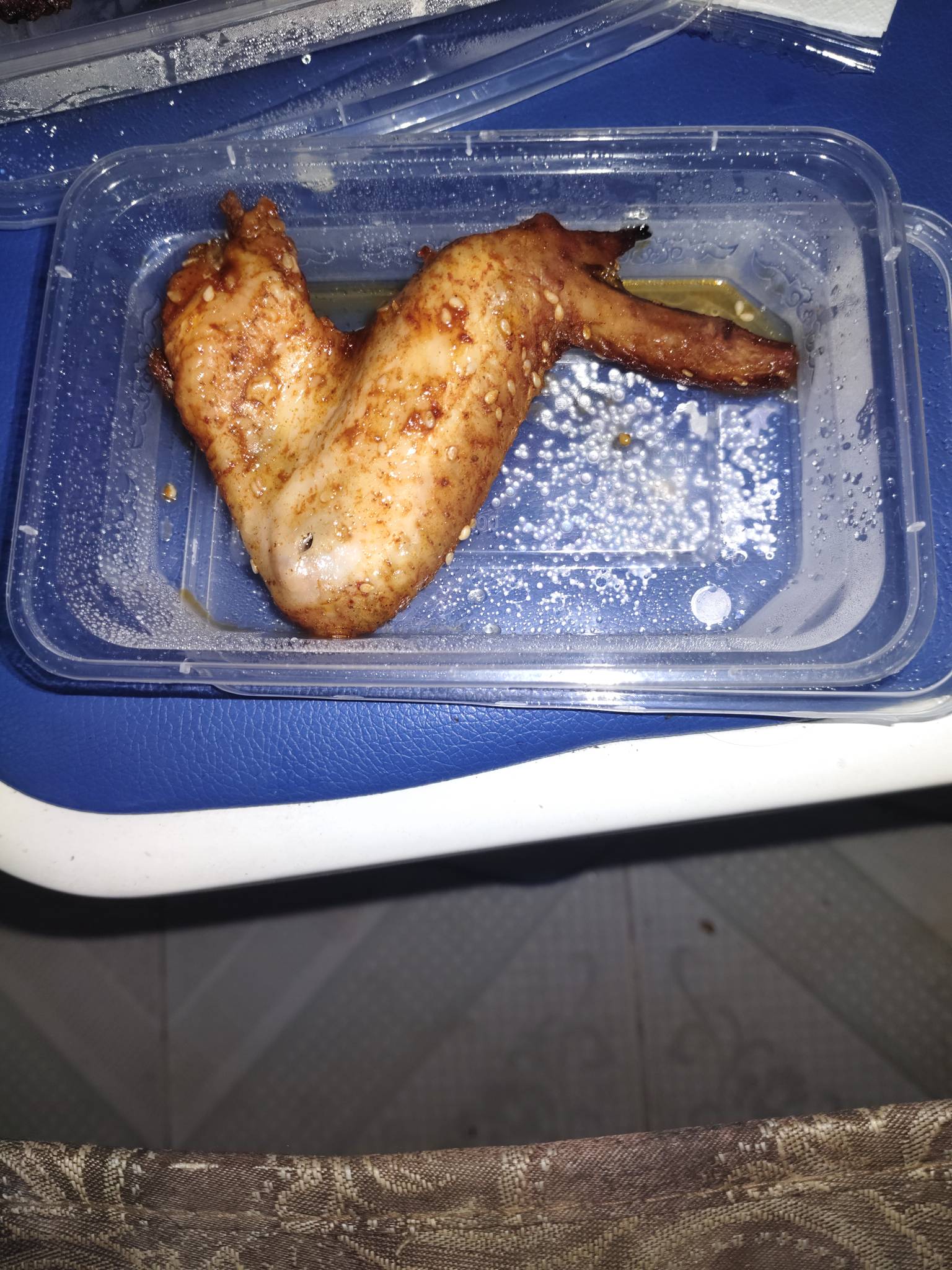 老哥们吃了吗？一对鹅掌一个鸡翅，猜猜多少钱。



14 / 作者:绝望的你我 / 