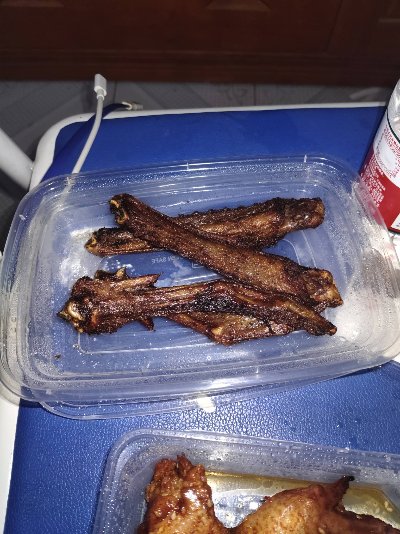 老哥们吃了吗？一对鹅掌一个鸡翅，猜猜多少钱。



13 / 作者:绝望的你我 / 
