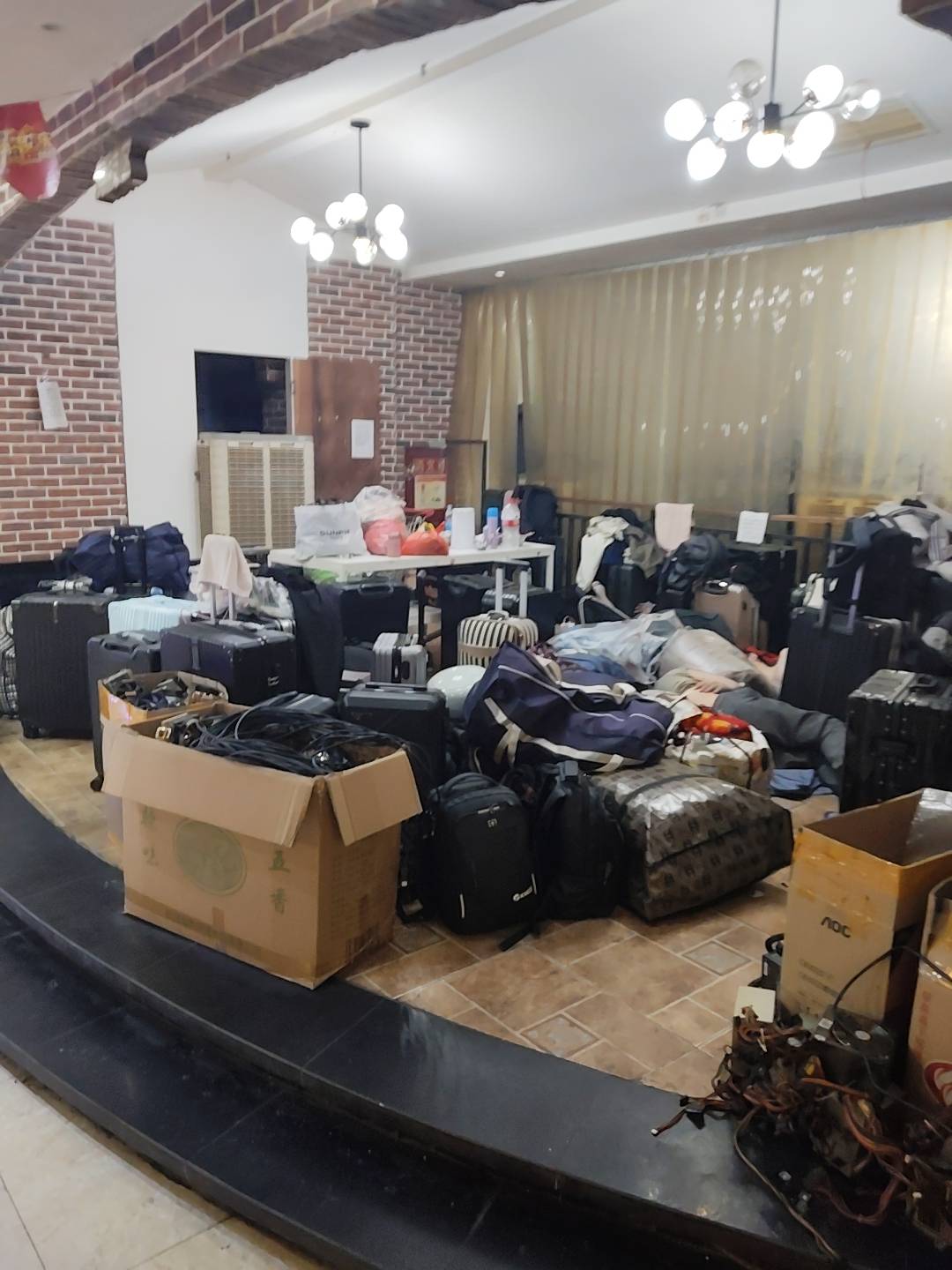 老哥们，跑外卖美团好跑还是蜂鸟众包好跑，打算租辆
另外，猜一猜这张图里共有几个挂91 / 作者:攒米为自由 / 