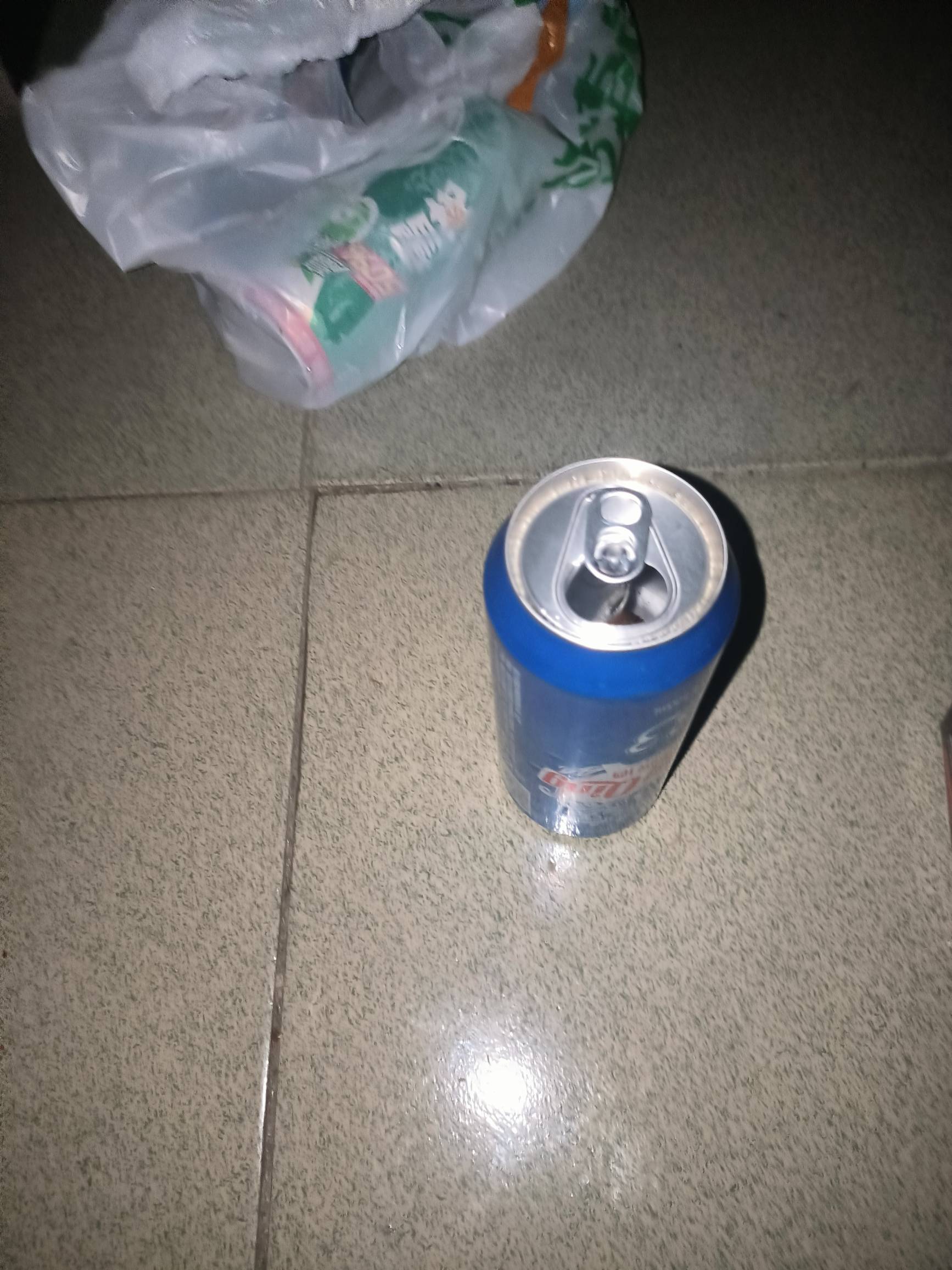 太热了，风扇的风都是热的，喝点啤酒

72 / 作者:嗯嗯阿哦 / 