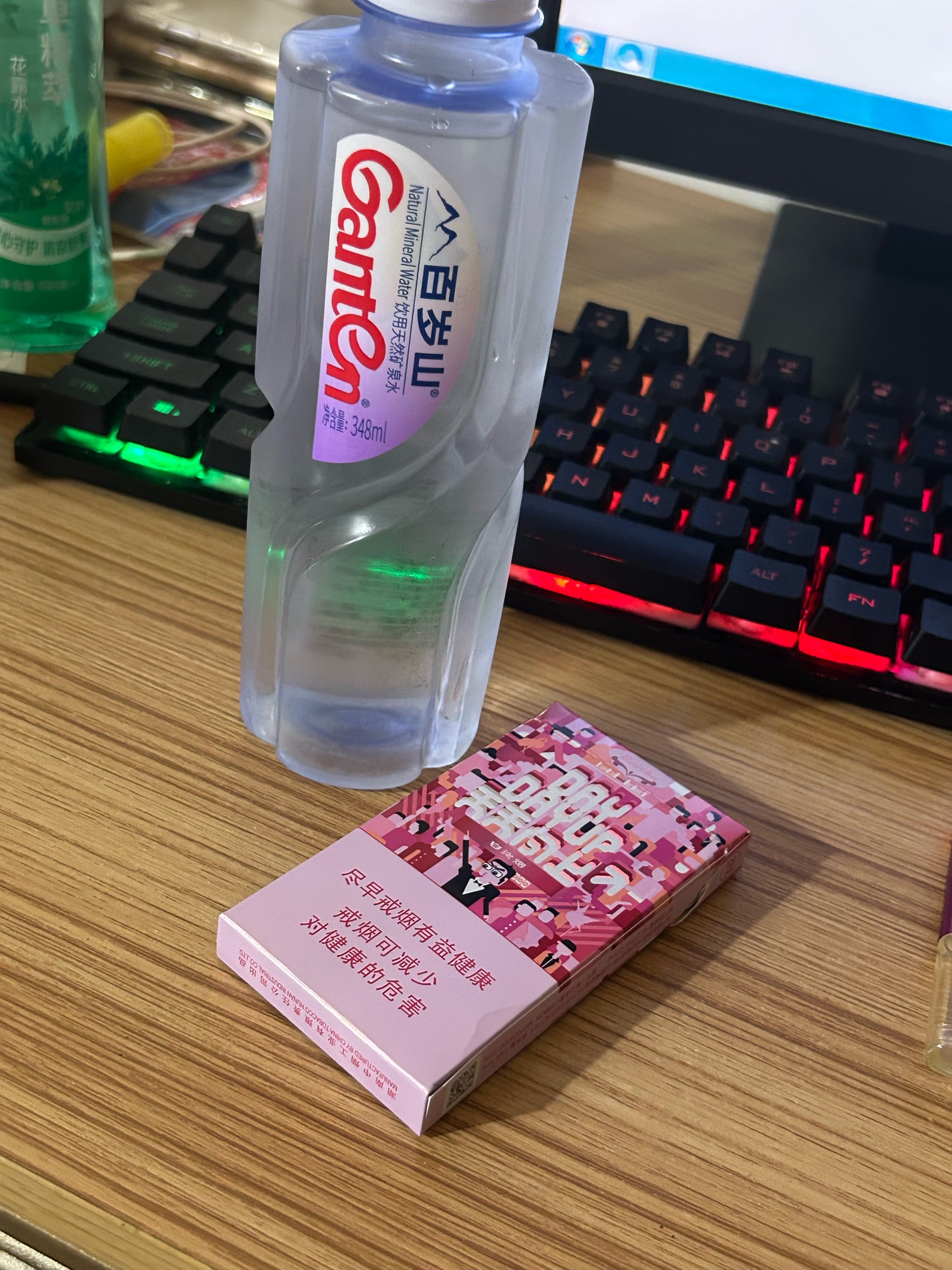 蜂助手+工行数币+天猫红包
苏服



81 / 作者:小熊科技 / 
