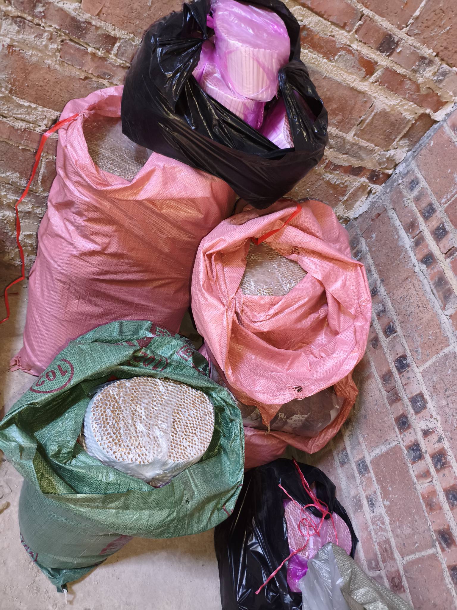 五个月没理发了，老哥想留长发，但是长了就自带卷怎么办？一点不顺像刺猬

71 / 作者:永恒yi / 