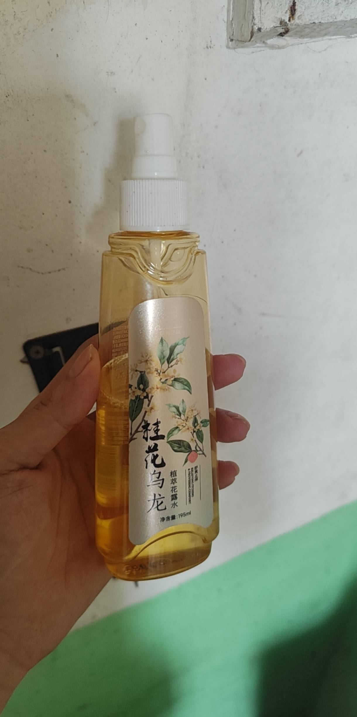 挂壁单间每天喷点这个，一整天房间都是清香的，之前房间都是味道又大又闷床上还有各种27 / 作者:39岁挂壁老大哥 / 