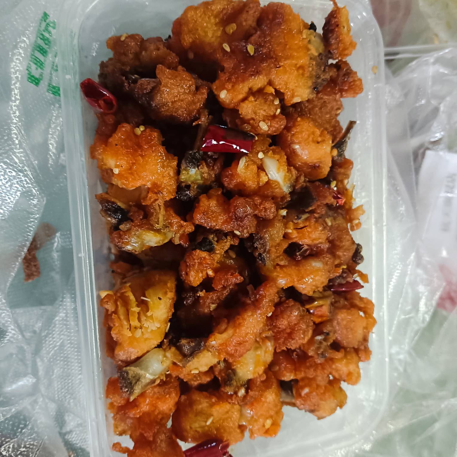 路边大饭店外摆买了一盒子炸鸡快才10毛，也是吃香喝辣了

57 / 作者:YukiXX / 