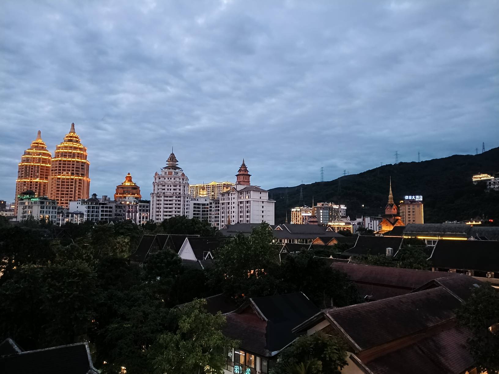 这夜景美x了，老哥们猜我在哪里






69 / 作者:一条小麻蛇啊 / 