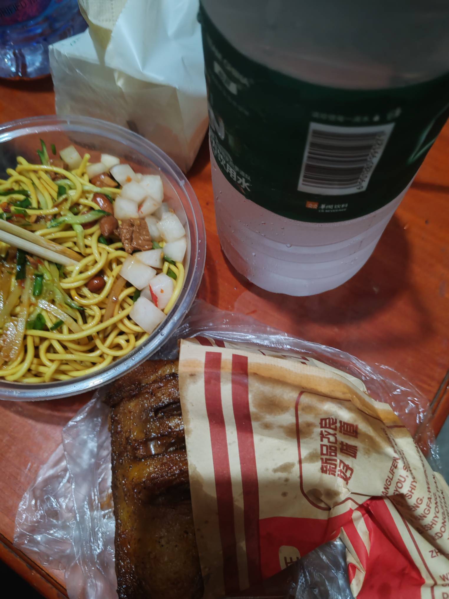 感谢广子 大鸭腿9毛 凉面5毛 大瓶怡宝3毛 老哥们冲冲冲

63 / 作者:伍先森哟 / 