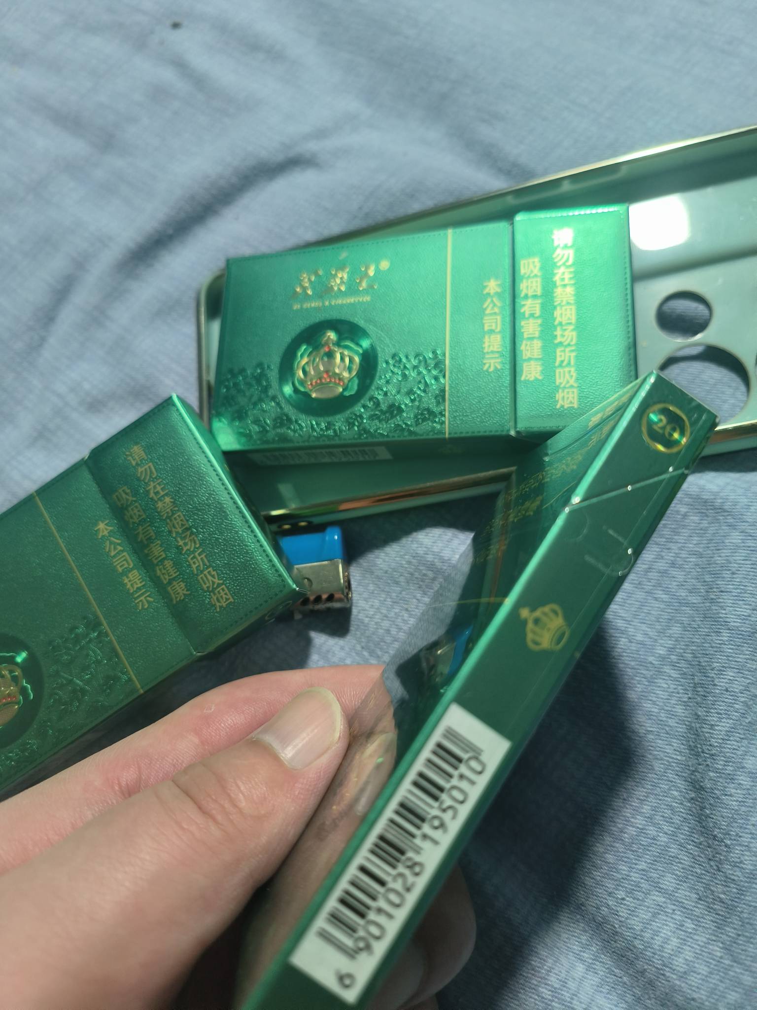 我就吃这个 老哥给我买的   西瓜味好吃 开心

82 / 作者:挂壁老哥gg / 