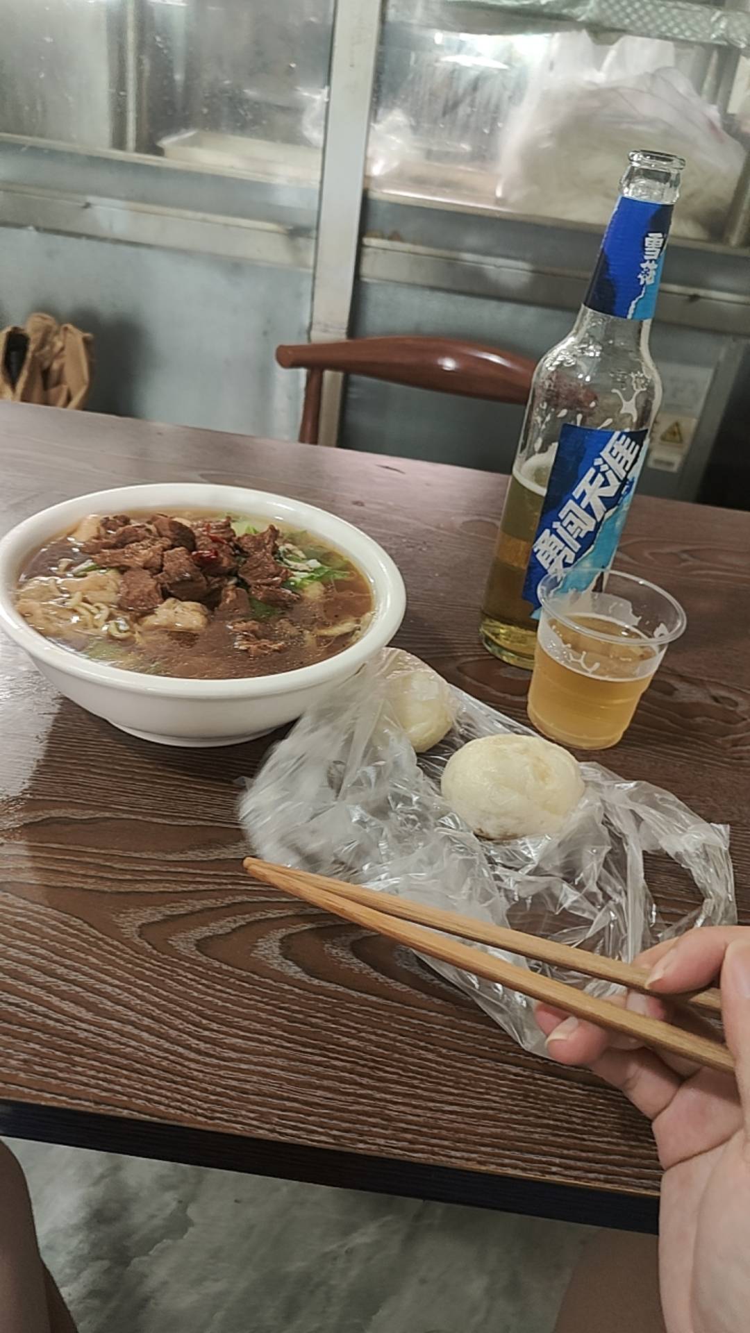 台风过去了，早餐店开门了

13 / 作者:贺新2 / 