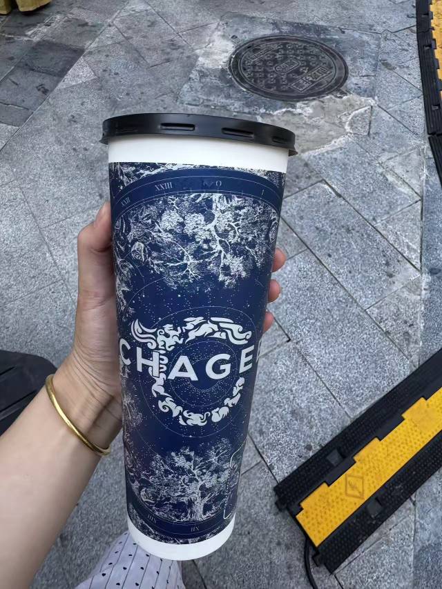 随手买的奶茶就中一等奖 万分之一的概率



96 / 作者:猪头回来了 / 