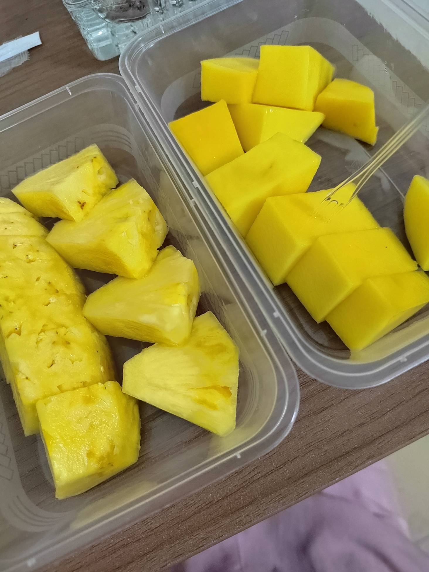 南方的菠萝芒果真的好吃，在楼下买的五块钱

13 / 作者:今年要发财 / 