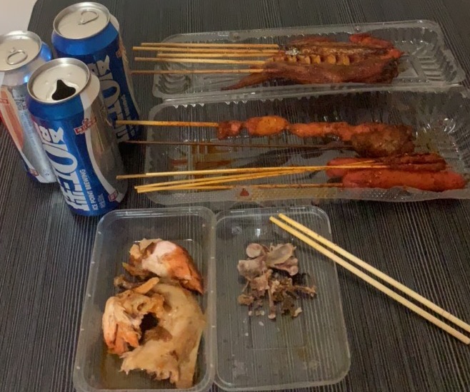 喝点老哥们 一块钱买的

11 / 作者:小鬼是魔鬼 / 