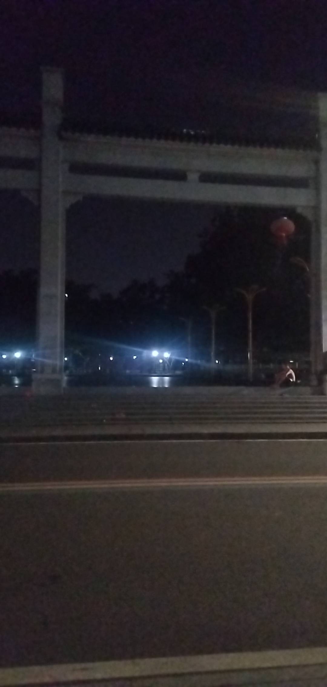 挂，比，房，热4了，，这个广场好几个人在睡觉

4 / 作者:湖南陈小春 / 