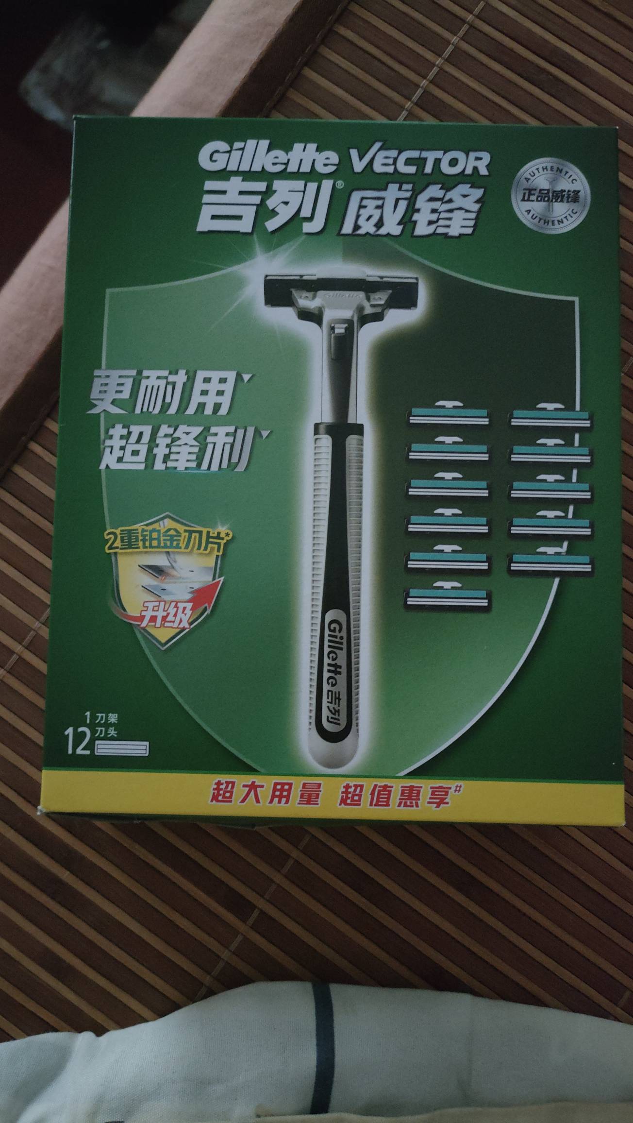 老哥们，现在我用吉列手动的威锋2剃须刀，怎么刮都刮不干净，用了剃须泡沫，最后都有11 / 作者:释迦牟尼 / 
