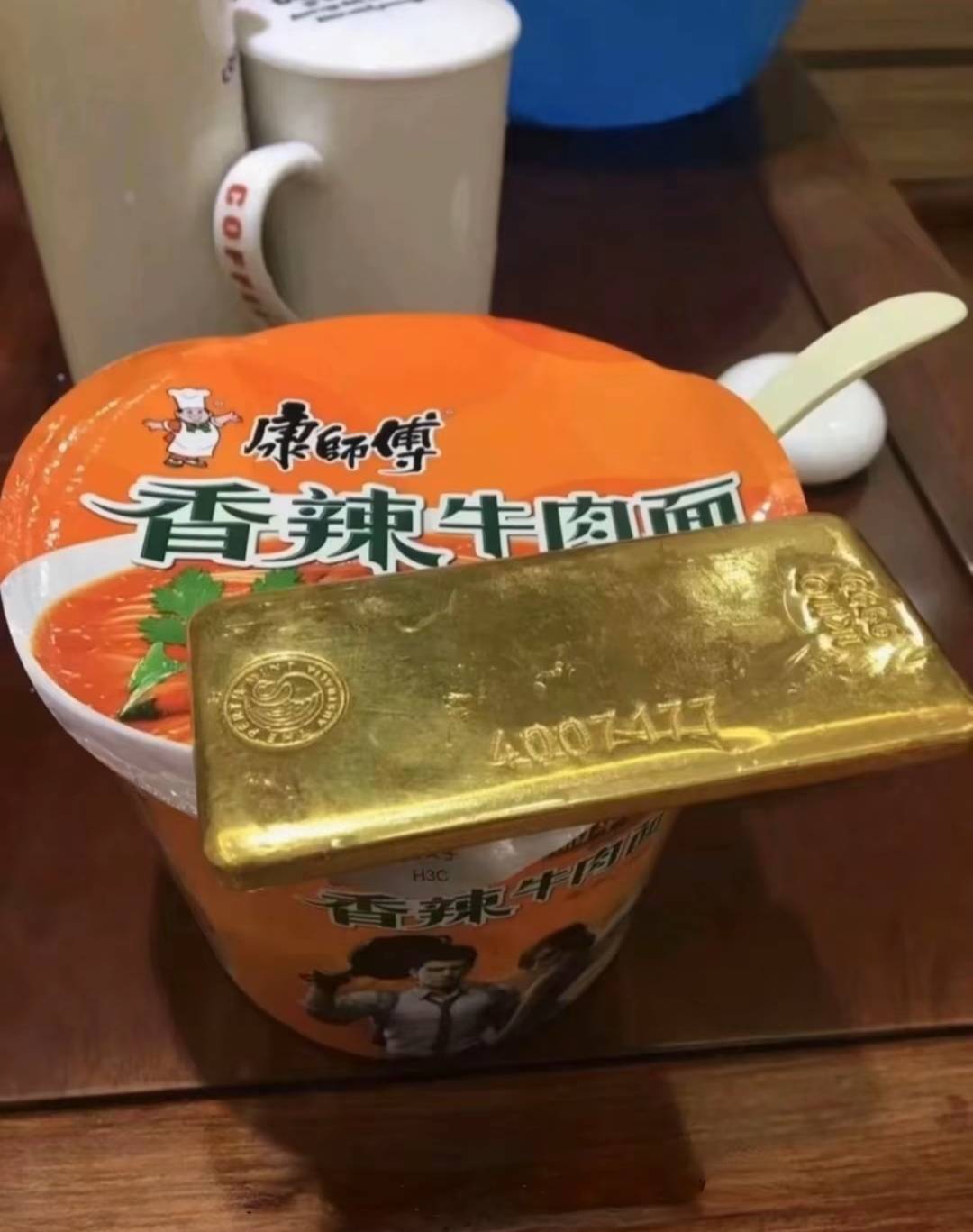 三更半夜饿死醒只能吃泡面

78 / 作者:先天挂逼圣体 / 