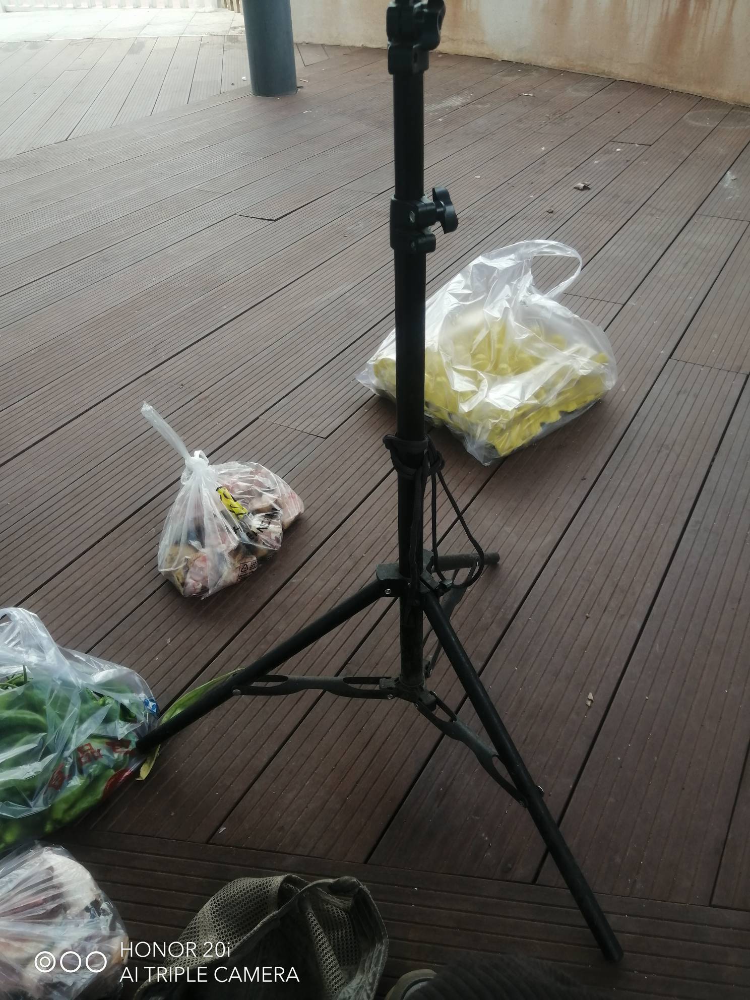 上海兴业抢光了，
大哥请客买菜错过了，一个人吃250元菜





52 / 作者:卡农新来的 / 