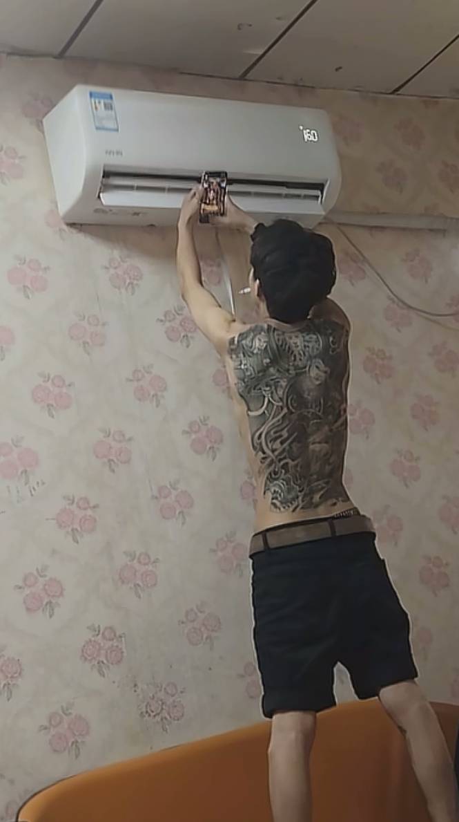 老哥们，这师傅是做什么工作的，看起来是个精神小伙

71 / 作者:昼夜寻觅 / 