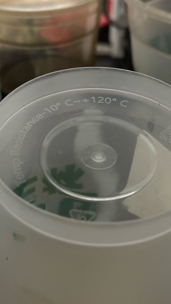 鄰里的杯子真的好用，还耐高温，直接倒开水进去都不变形，盖上盖子密封性还好，直接当45 / 作者:不知明的靓仔 / 