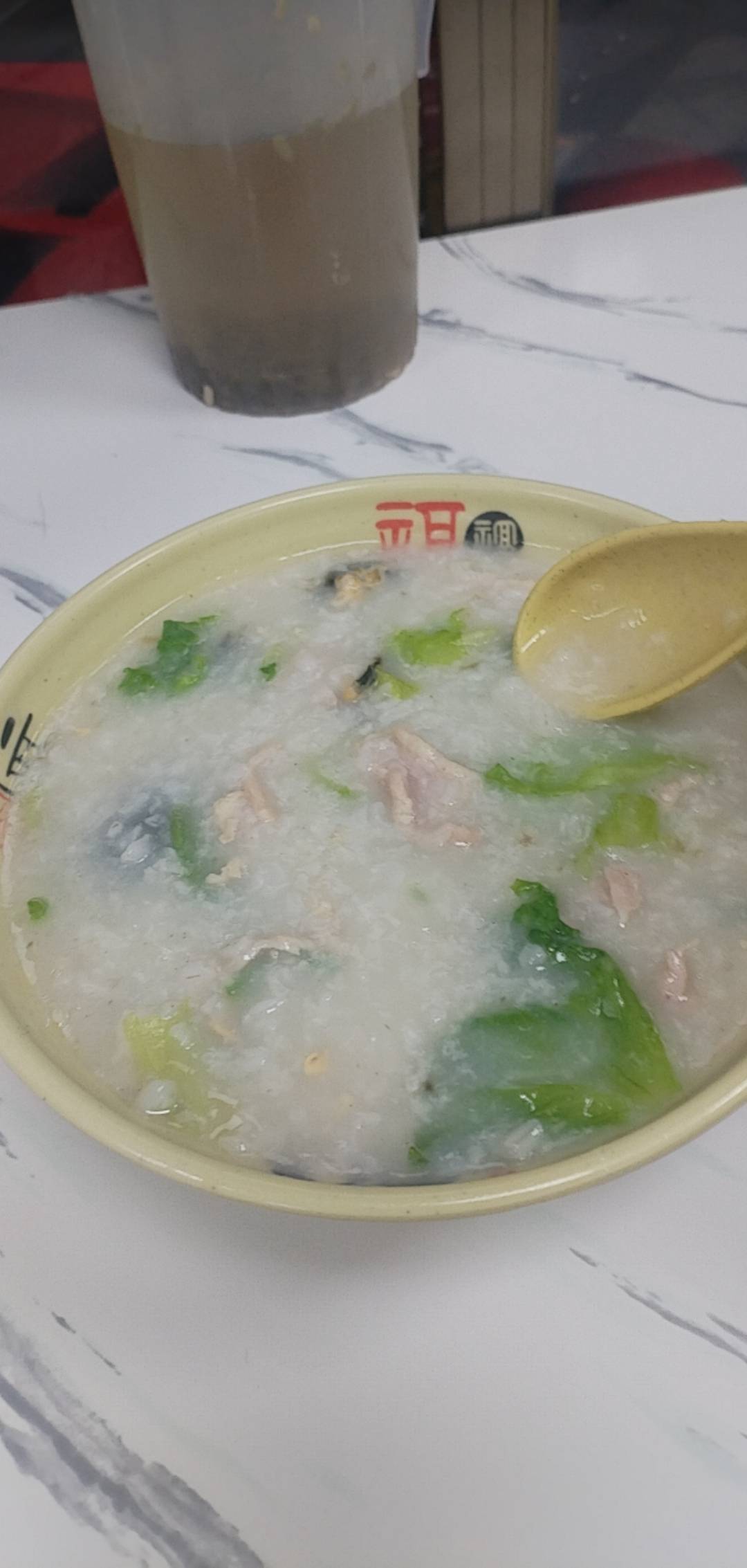 冷冷清清的卡龙镇，铁都没有几个人发了。

52 / 作者:湖南陈小春 / 