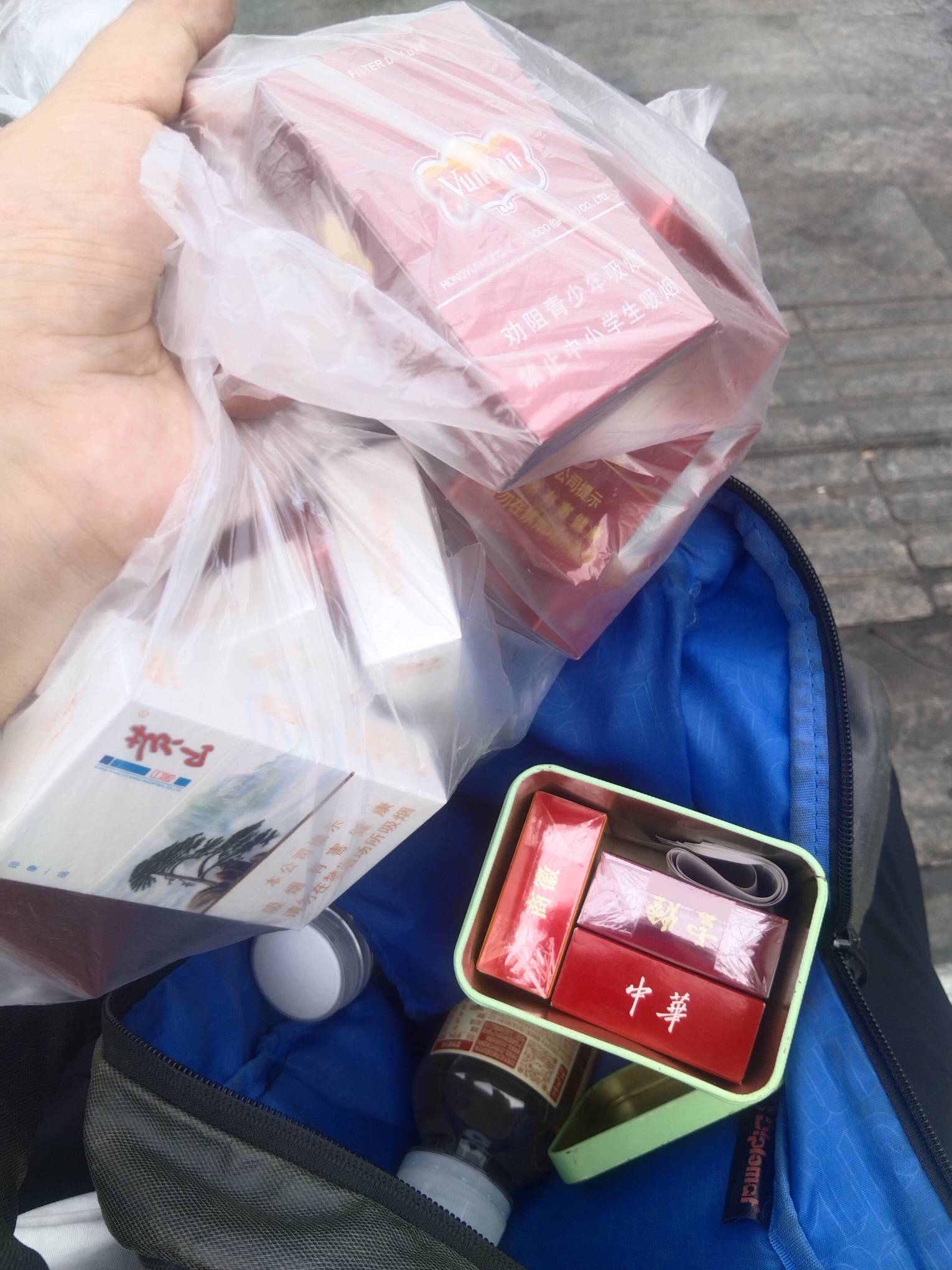 今天又来把话费兑换成永辉券，来买挂壁烟了，就买了十几包，便宜烟都买完了剩下券还没18 / 作者:提莫大王 / 