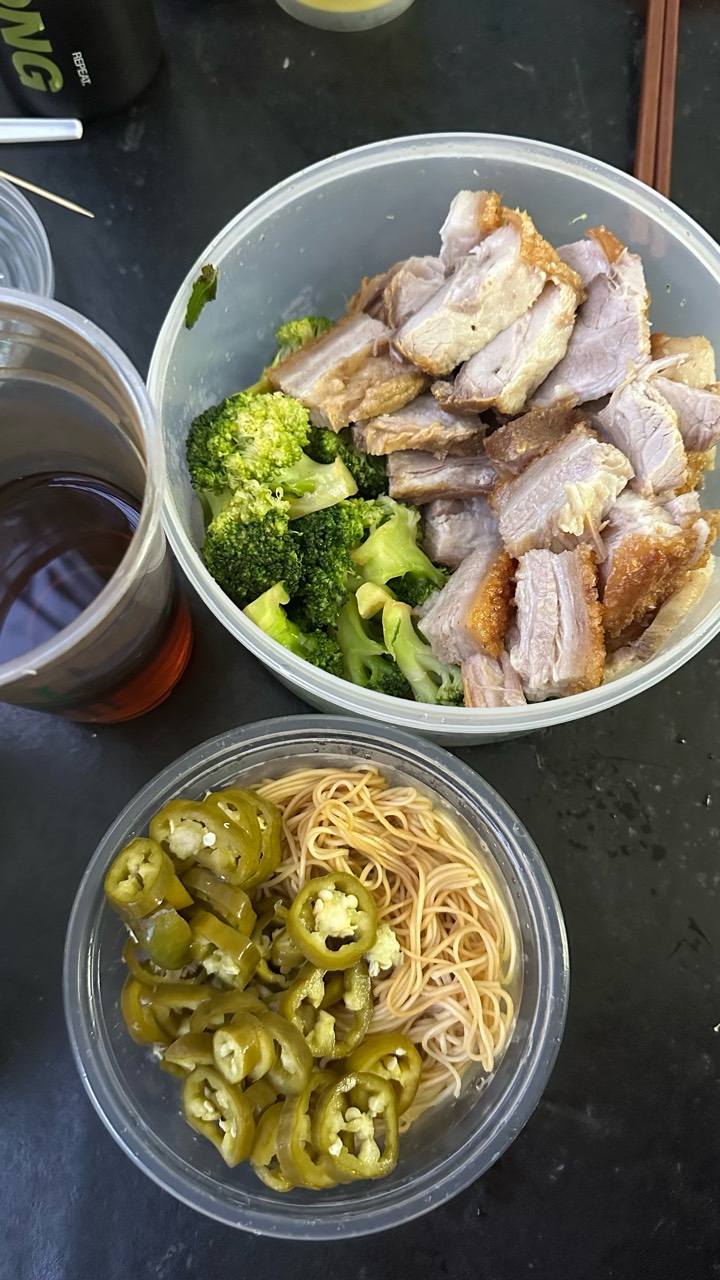 到点啃西兰花了老哥，一斤烧肉这么大一盘才16块

73 / 作者:不知明的靓仔 / 
