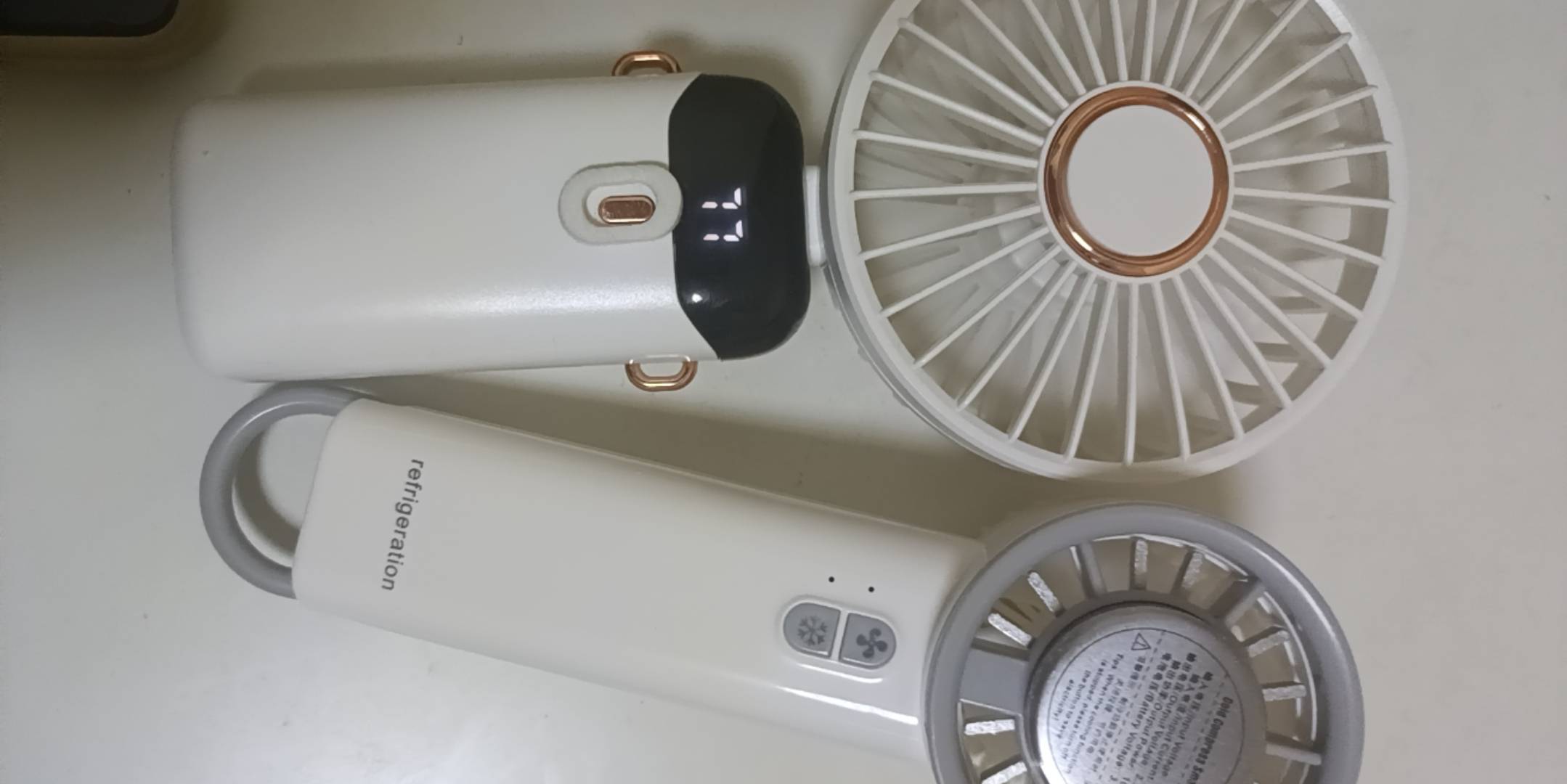 业主群10块钱掏的，白天测试了下从中午开到下午还剩不少电，能给手机充电，出去玩带着67 / 作者:顾小贝 / 