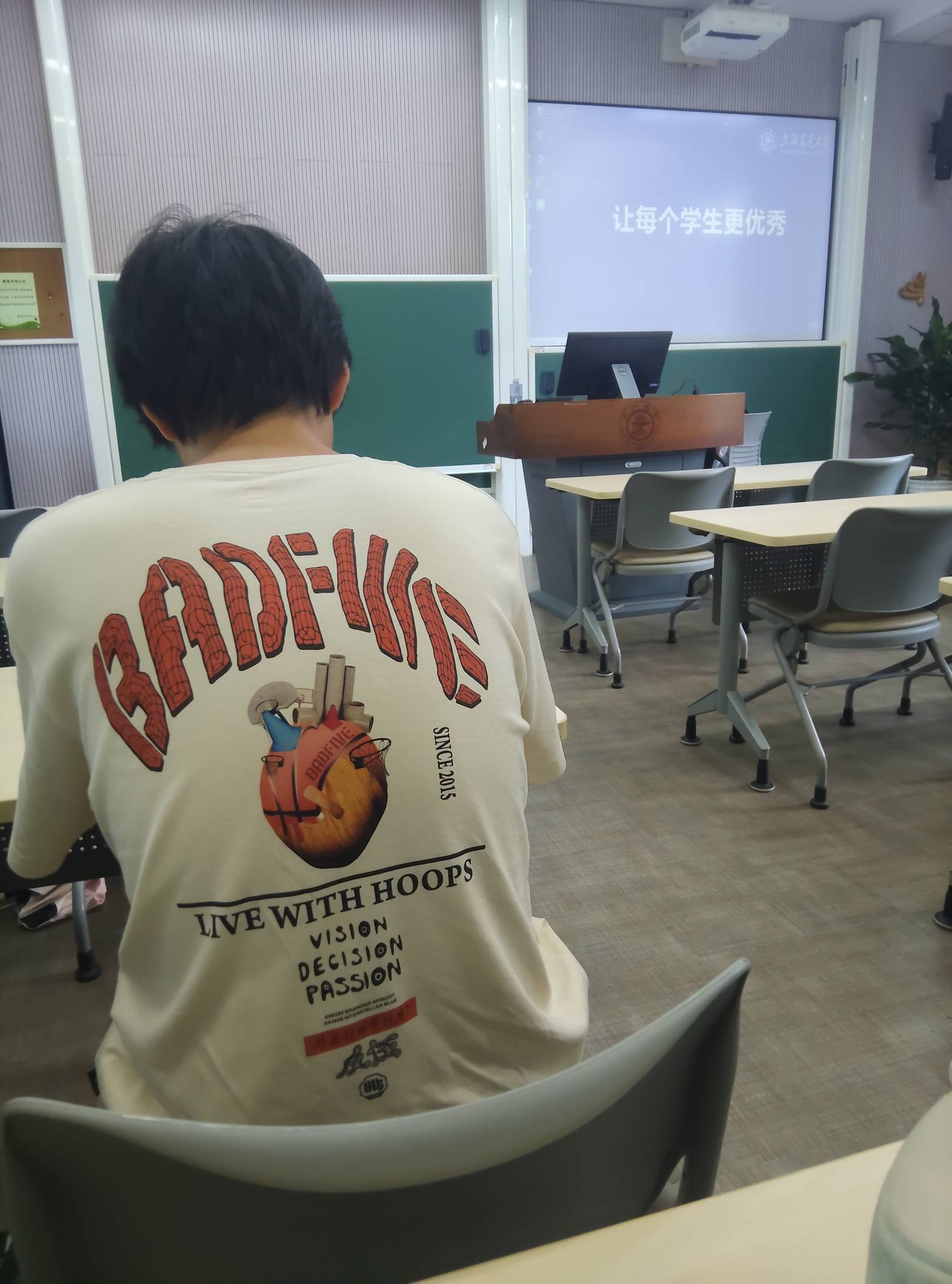 帮别人代课充场，三个小时。90毛

84 / 作者:林王 / 