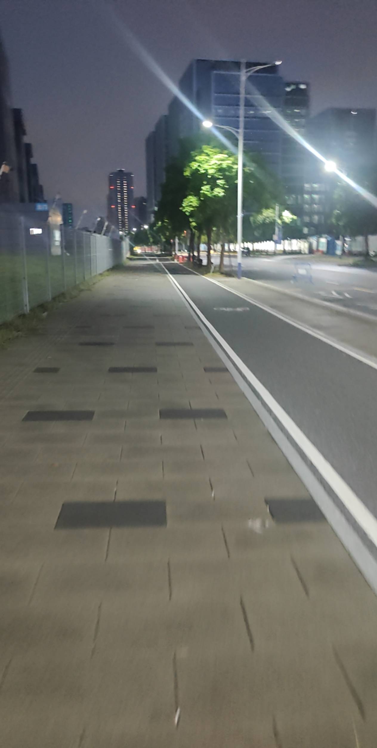 就我一个人流浪，羡慕你们躺着床上

41 / 作者:电竞经理回电 / 
