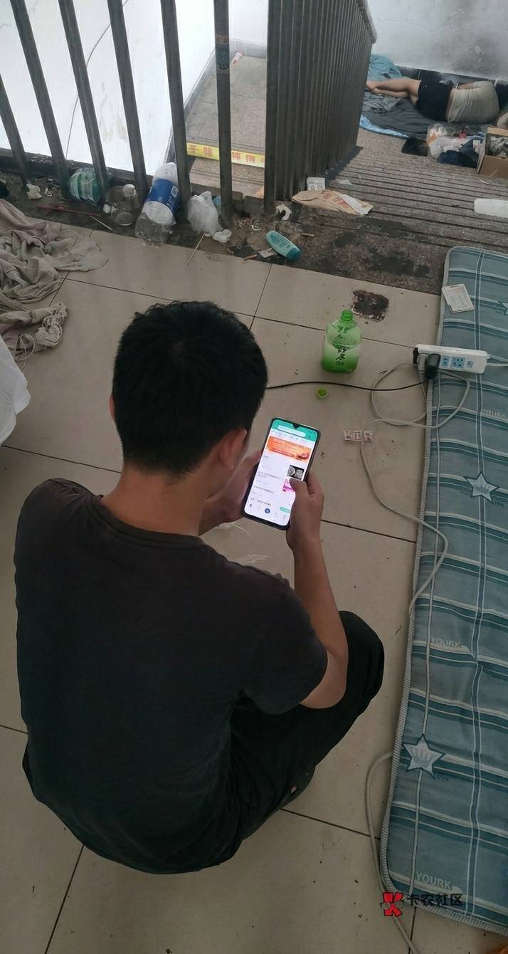 突然怀念4年前疫情那时候发着高烧，也跟女朋友在出租屋一起看完了世界杯最后一场，经18 / 作者:金牌讲师大司马 / 