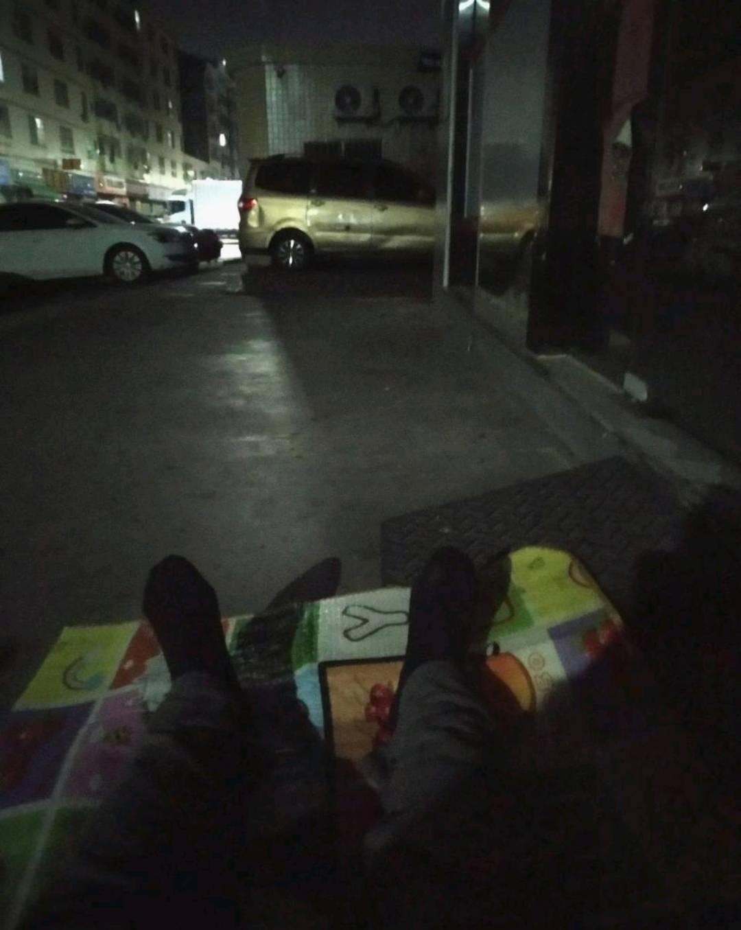 老哥们 换地方了  挂壁公园全是蚊子  不舒服，找了一个烂尾楼里 一个房间里还可以弄个27 / 作者:先天挂逼圣体 / 
