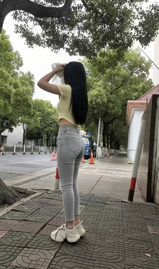 唉，手机也不行了，太卡了，支付宝付款要提前打开等着，现在微信点进和别人的聊天，也89 / 作者:随随便 / 