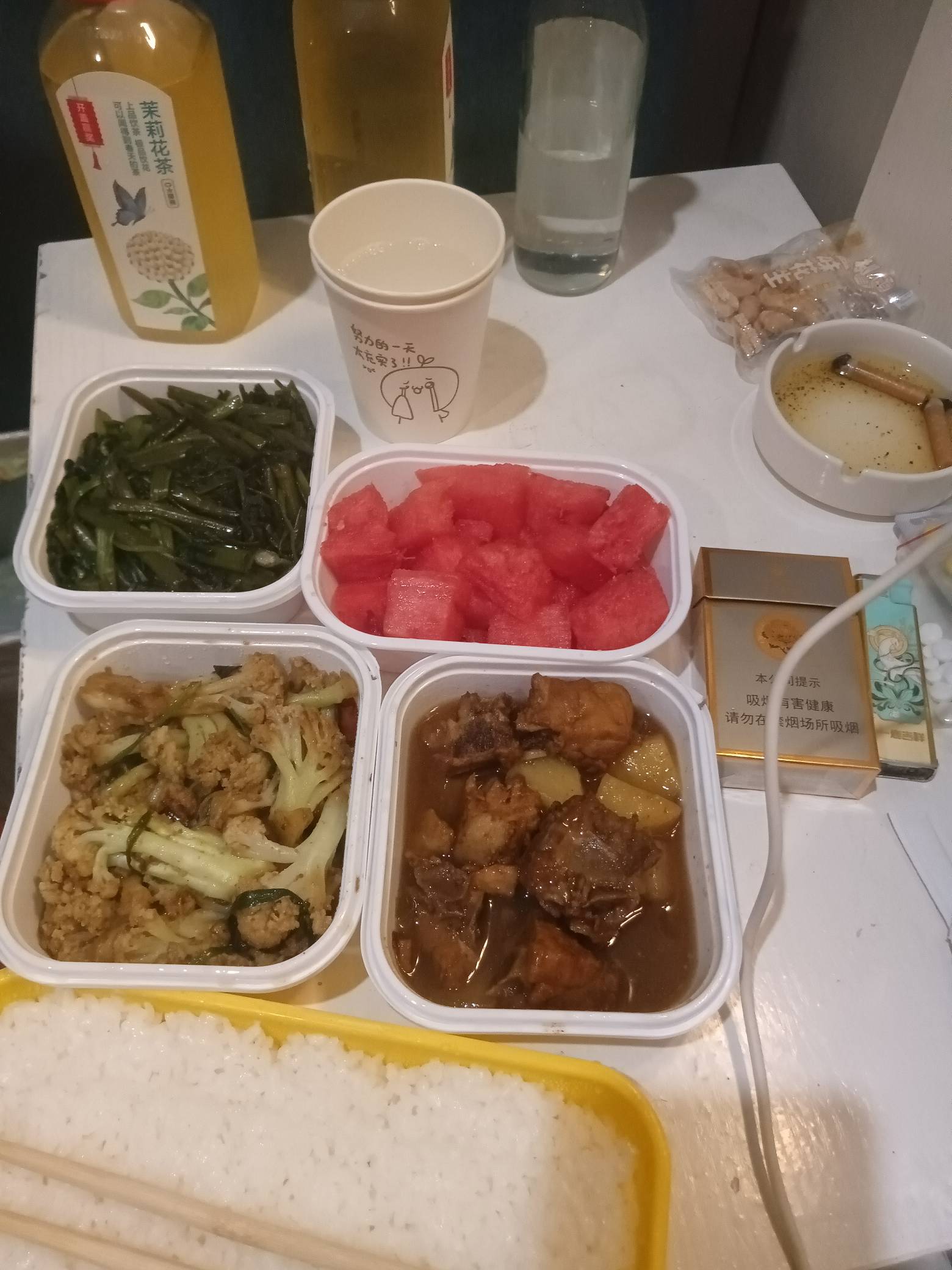 答应我老哥们，有钱了先把肚子填饱，毕竟亏待了谁也不能亏待自己呀

28 / 作者:口味王 / 