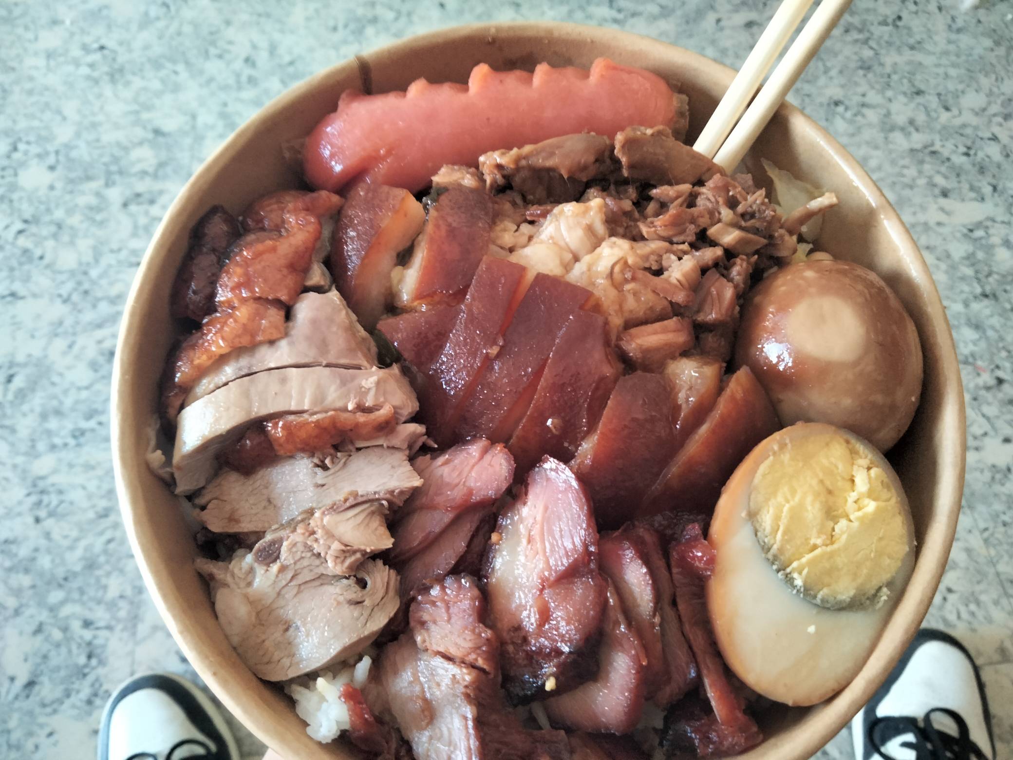 老哥们吃饭了，这手机像素不太行，拍出来有点偏红

53 / 作者:机会哈哈 / 