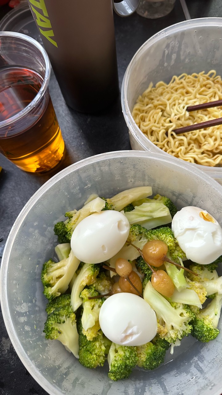 到位了，吃饭

87 / 作者:不知明的靓仔 / 