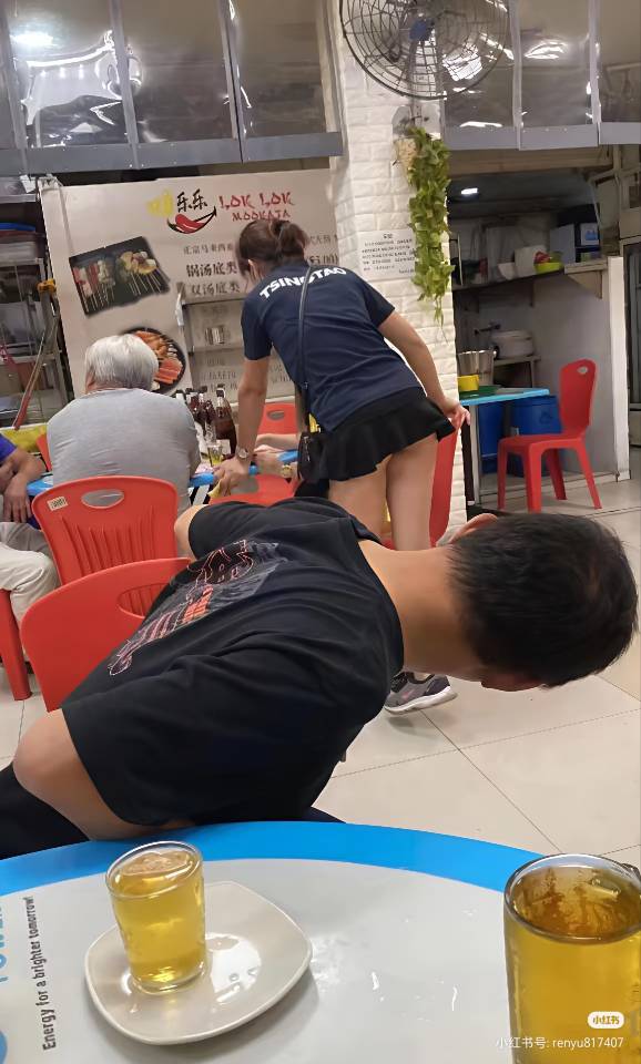 这天房间里不开空调太受罪了，在外面更受罪待几分钟后背都湿了

1 / 作者:39岁挂壁老大哥 / 