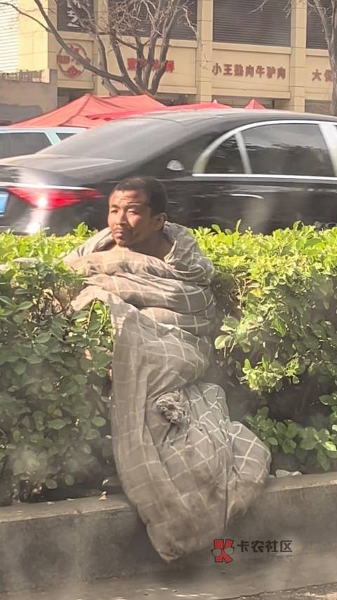 刚才是哪个老哥，来问我要2块钱吃面包。。我是真没现金。扫给你，你又没手机。

22 / 作者:金牌讲师大司马 / 