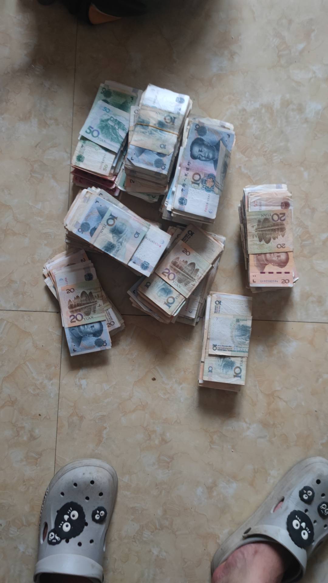 这场病毒流感还是新冠挺狠的，十几天都没好

10 / 作者:要辩难辩 / 