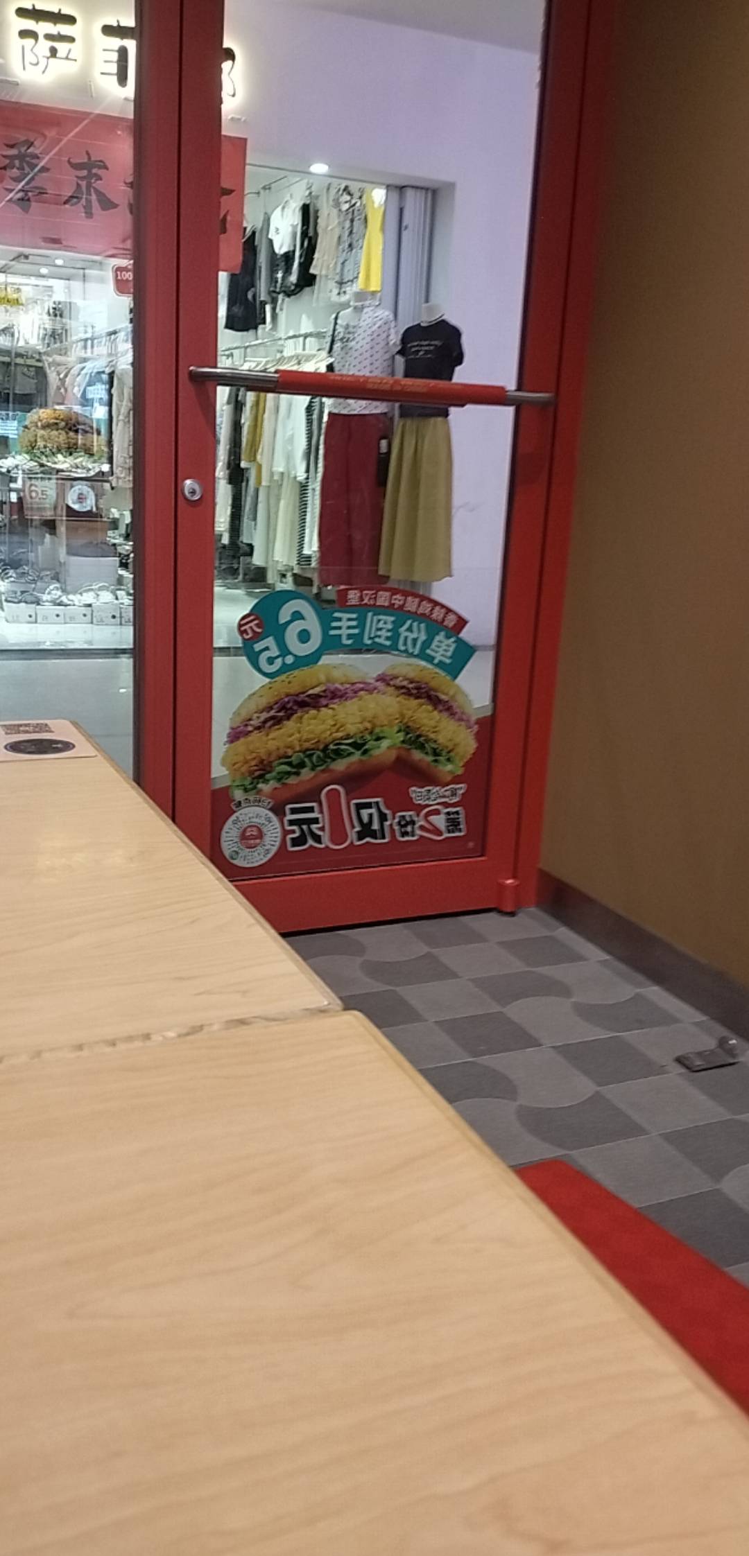 老哥们坐在塔斯丁他们会撵我吗
73 / 作者:辣有一 / 
