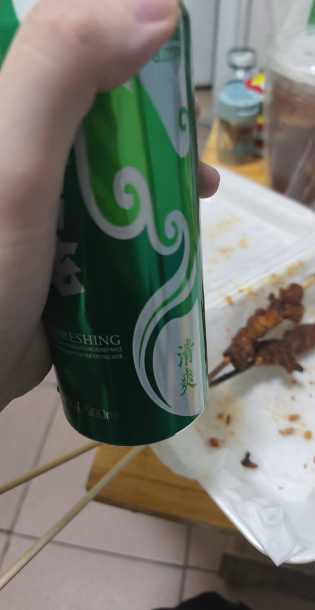 有没有唠唠嗑的老哥们，20多岁了，什么都不是，喝了点酒心里一肚子的委屈没地方撒，我72 / 作者:挂比了救我鸭 / 