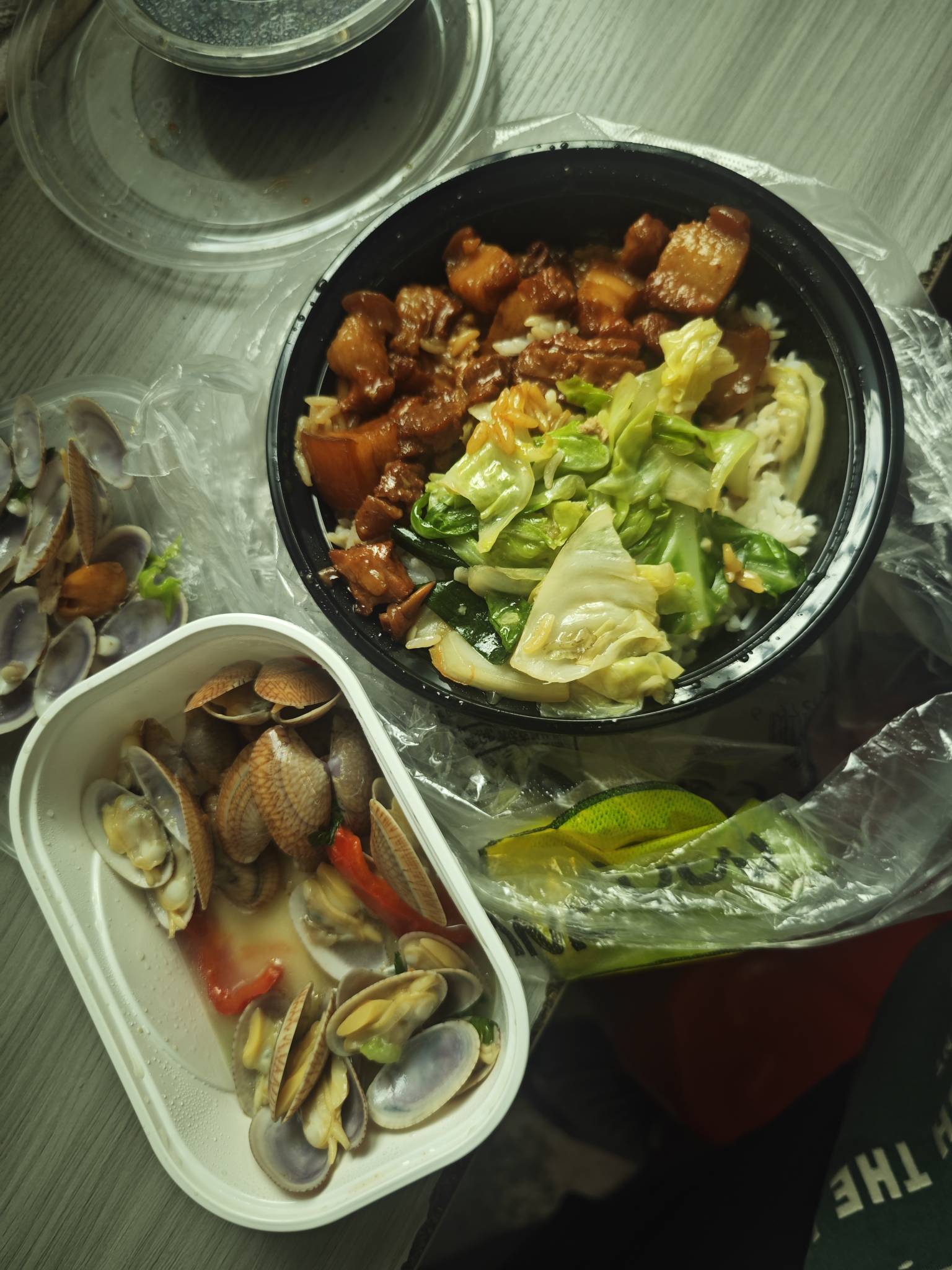 老哥们先吃，25块拢共，，饭少了点

69 / 作者:我曾梦想仗剑走天涯 / 