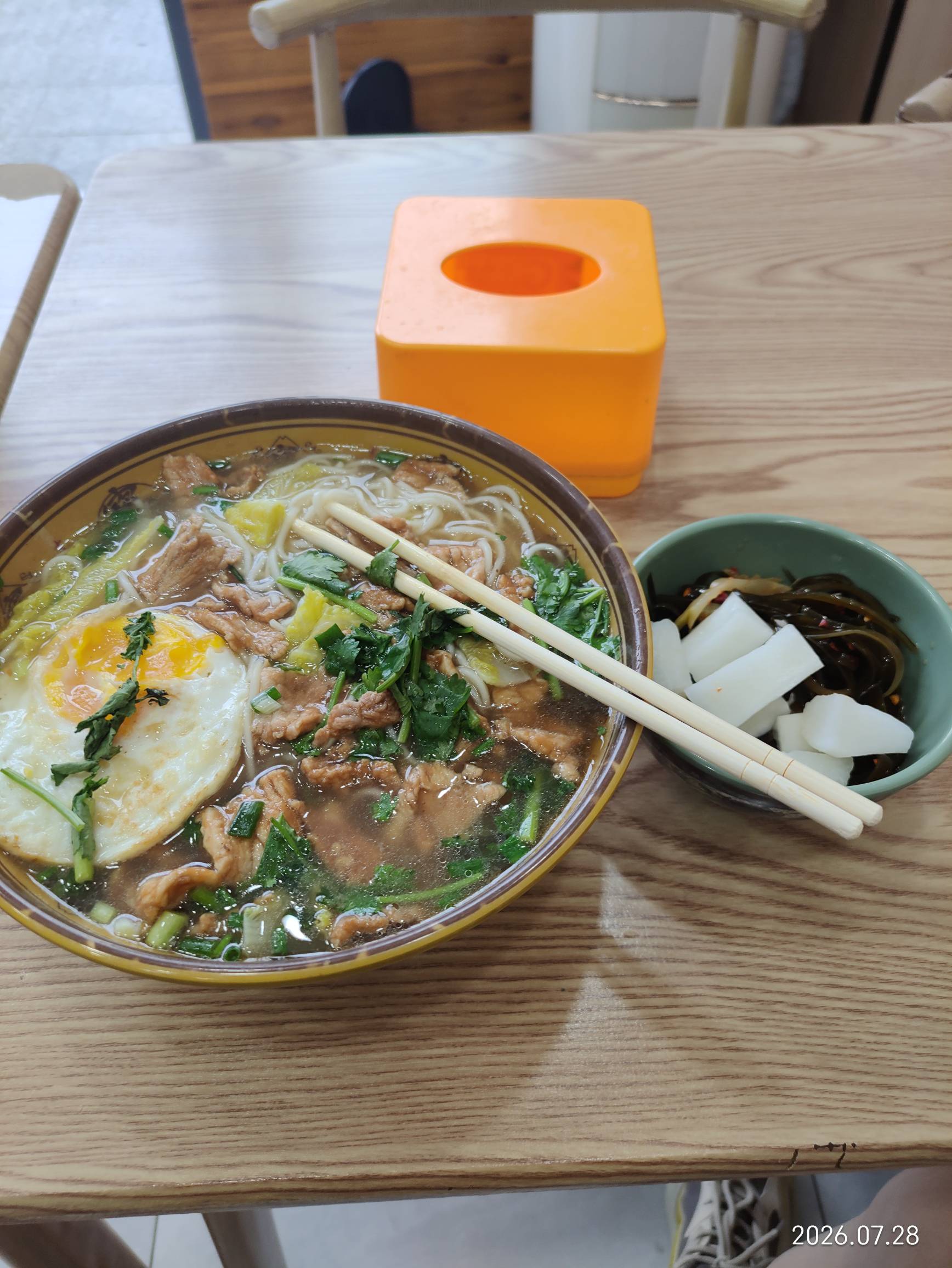 连续吃了五天面条，老哥们这个荷包蛋是预制鸡蛋吗，怎么这么圆？


48 / 作者:红菜苔 / 