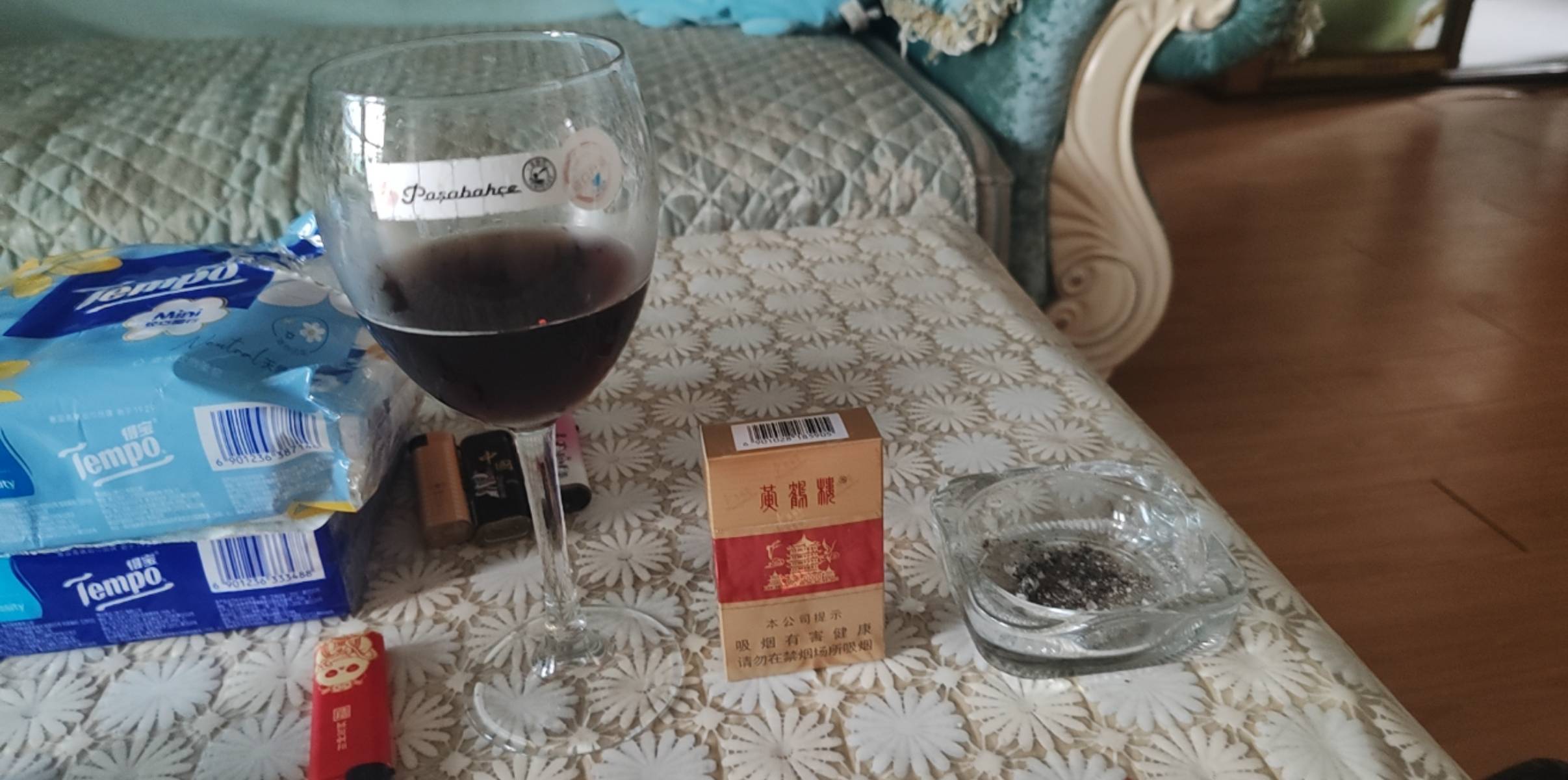 彻夜难眠，借酒浇愁

40 / 作者:烟火里的尘埃11 / 