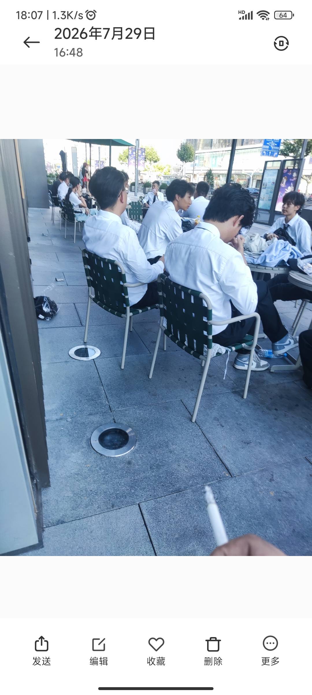 昨天在苏州万象天地形象岗面试上了，站一小时休息一小时考虑要不要干。现在是老板穿拖81 / 作者:麻将糊了333 / 