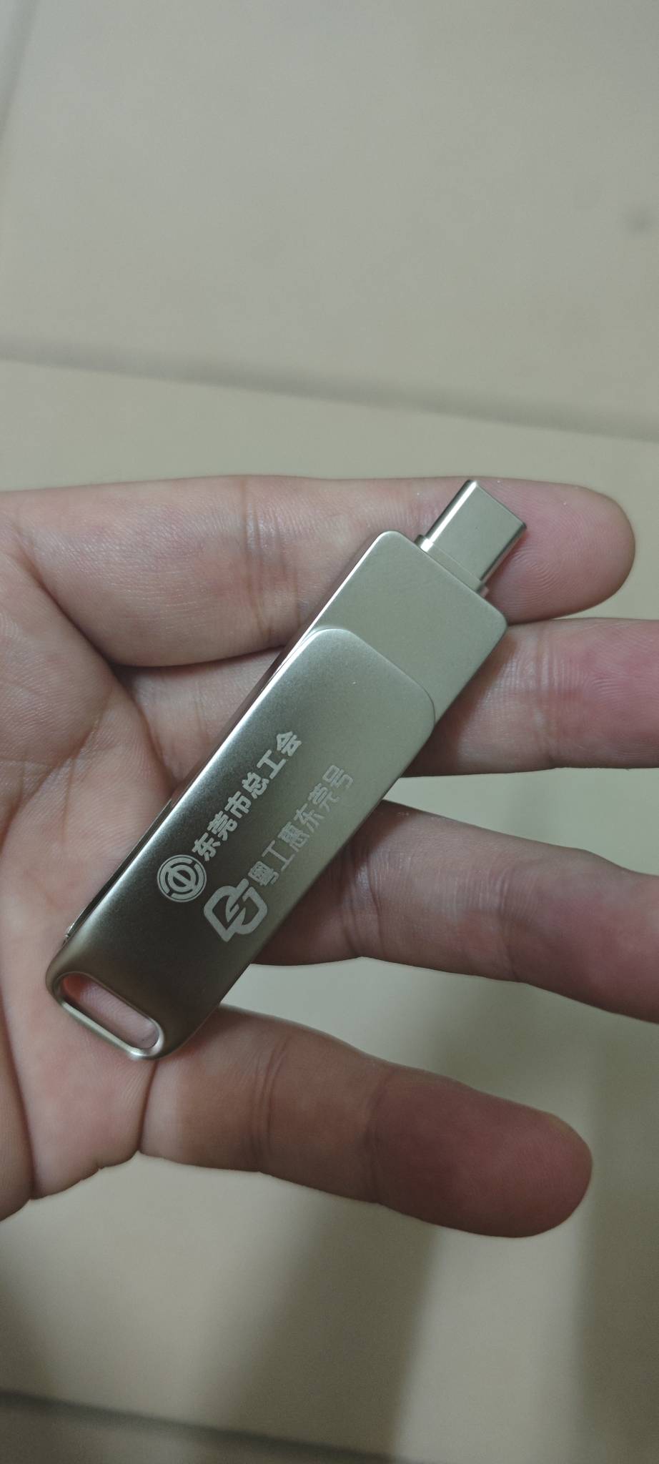 6块收的这外壳好重，容量大一点就好了，我该存点什么东西进去呢

98 / 作者:撸毛小王子 / 