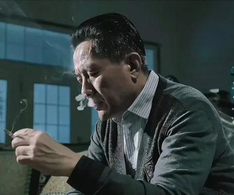 一个人坐了好久，想起了很多事，究竟是哪步错了，让今天的我看起来都是错的。

54 / 作者:昼夜寻觅 / 