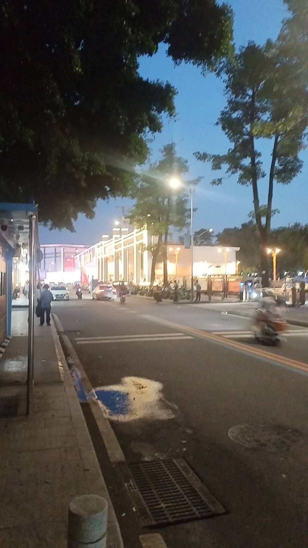 羊毛没落了，一上午就一个建行刷屏了。

25 / 作者:湖南陈小春 / 
