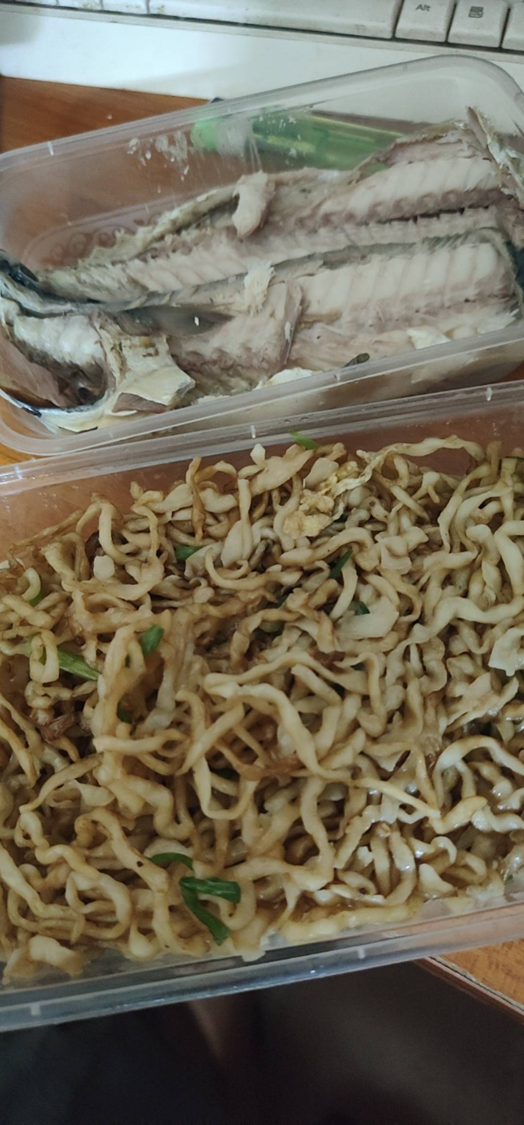 一鱼一面，老哥们先吃

9 / 作者:Meni / 