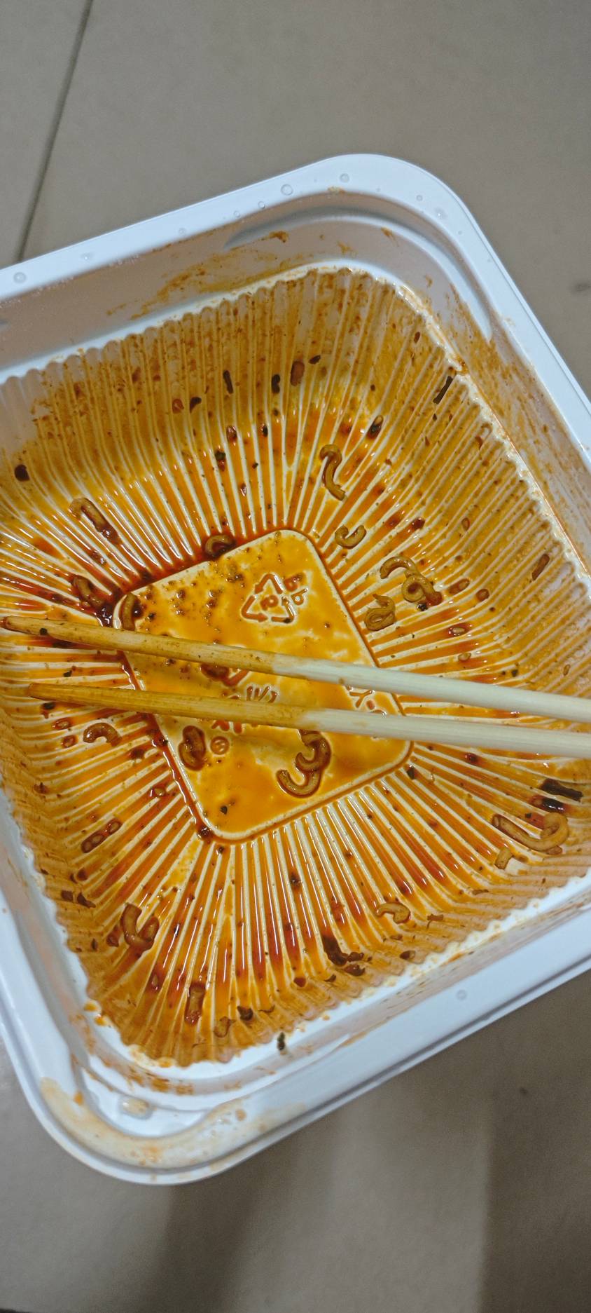 刚刚楼下翻宝箱捡的这拌面太少了，能吃3盒子一盒都不够垫底的

66 / 作者:撸毛小王子 / 