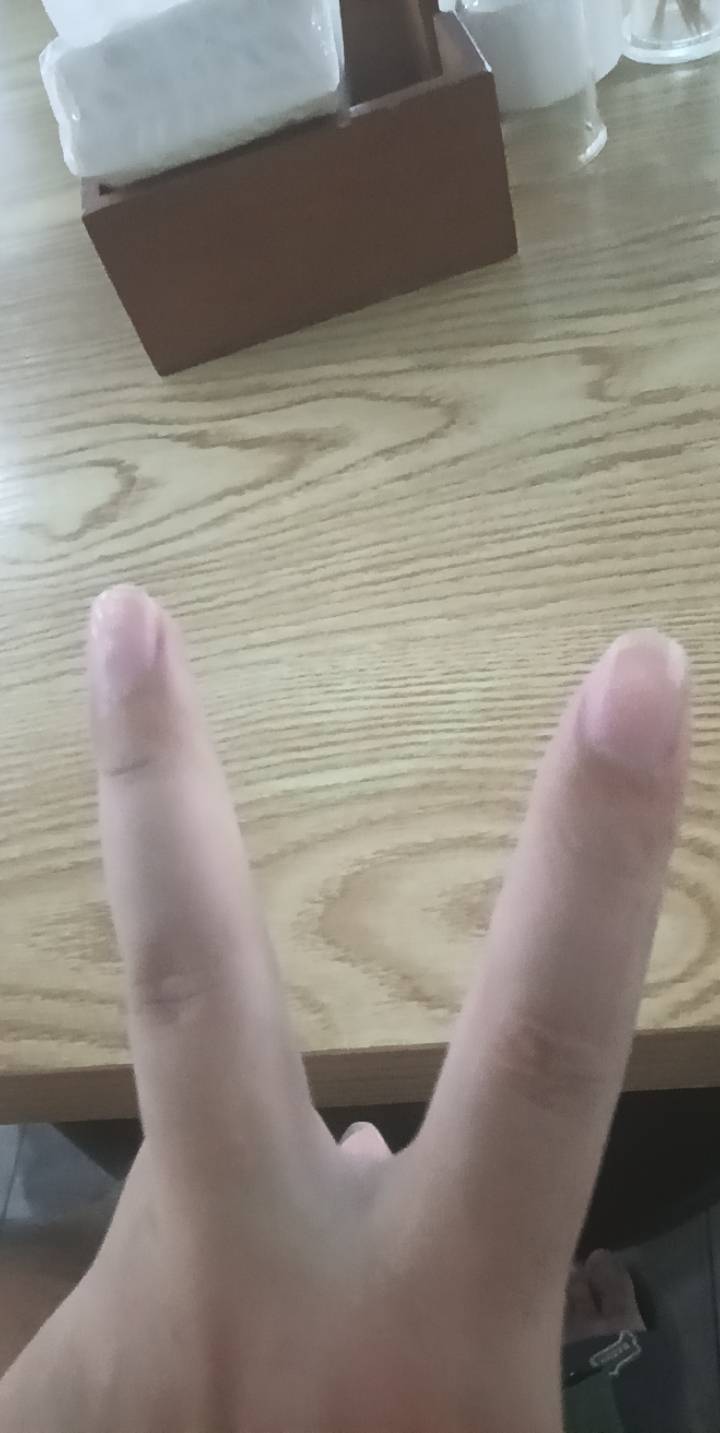 过去了，买瓶水吧，唉

11 / 作者:小艺。 / 