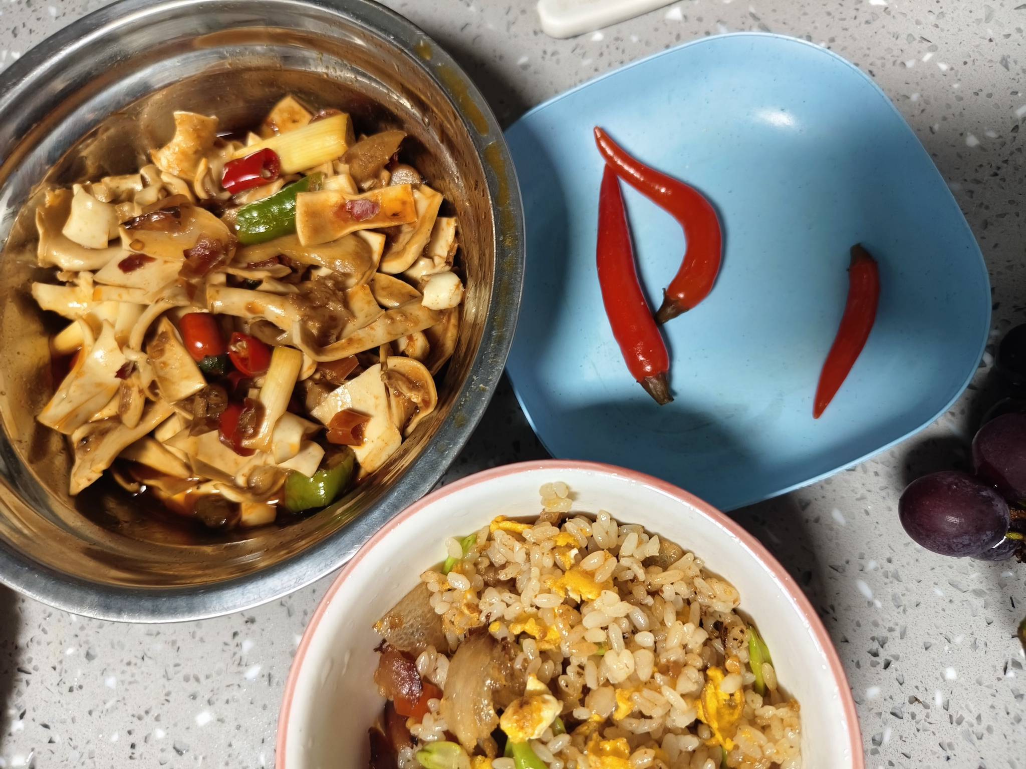 干饭人干饭魂，加点泡海椒

66 / 作者:爱吃茄子的大包 / 