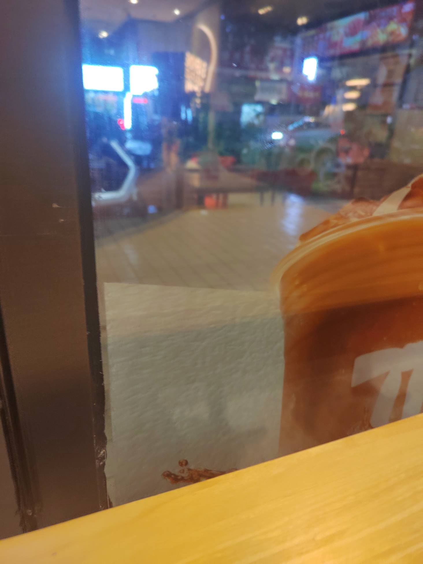 东几毛西几毛终于够了，出发去七仔吃挂壁面，看看路上能不能再搞一瓶可乐


18 / 作者:林伯不卖菠萝鱼 / 